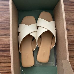 Nisolo Catalina slide sandals in Bone size 7.5